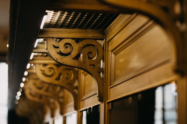 Wall detailing in the lower library